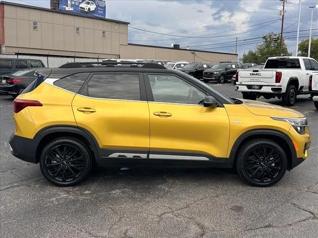 Used 2023 Yellow Kia Nightfall image 13