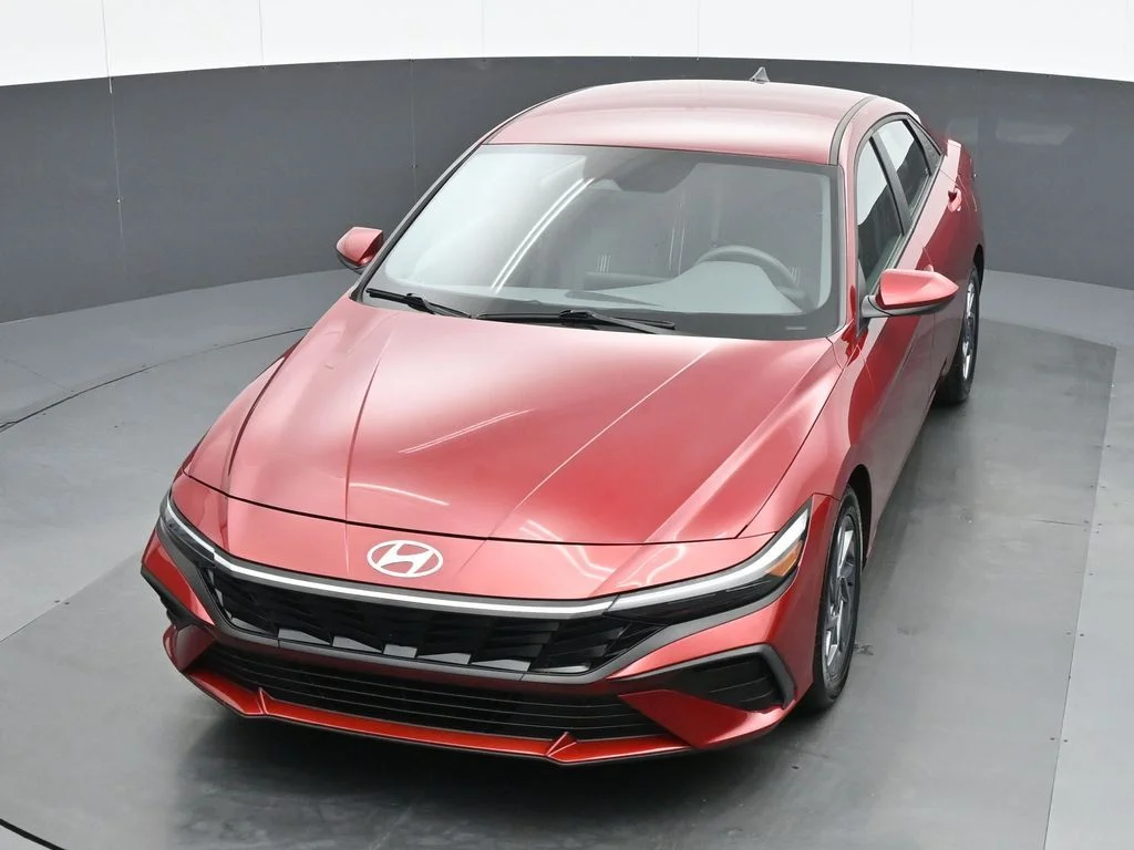 Used 2024 Red Hyundai SEL image 16