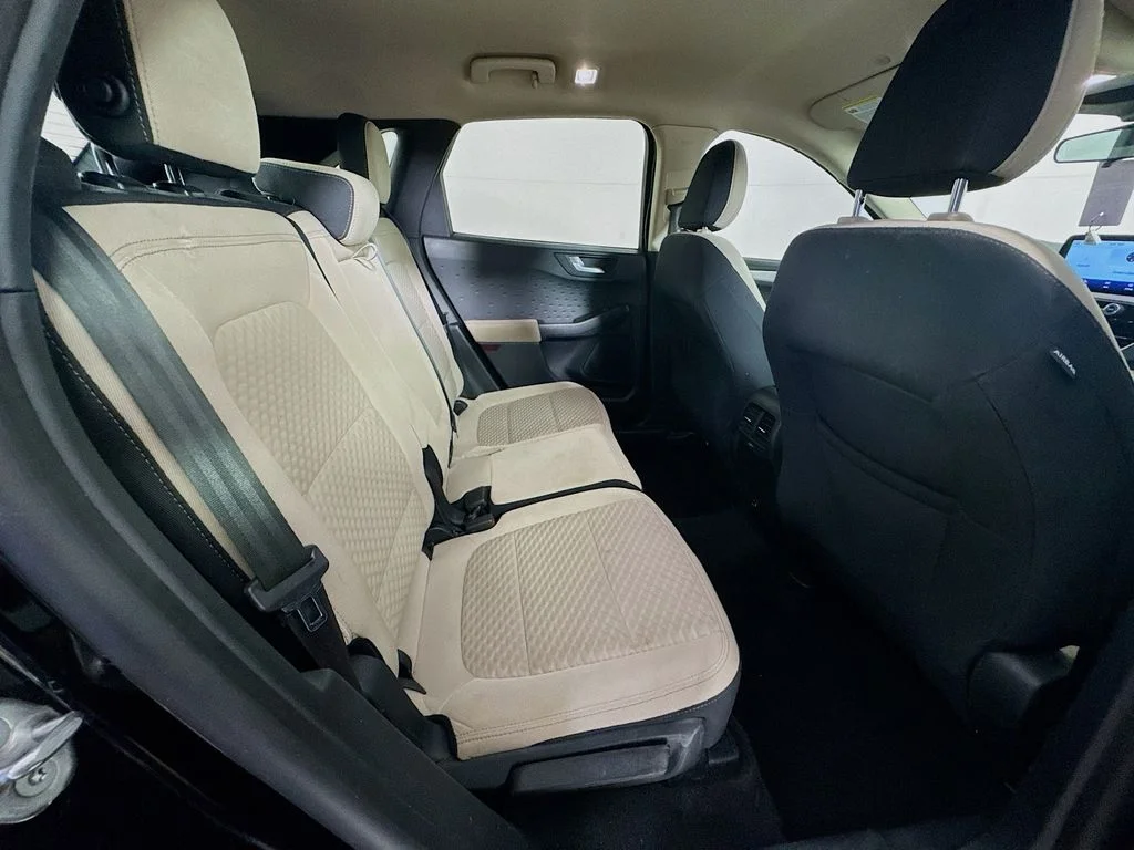 Used 2020 Black Ford SE image 31