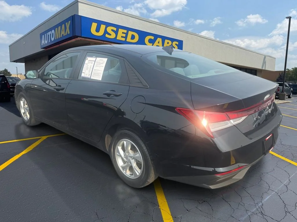 Used 2022 Phantom Black Hyundai SE image 7