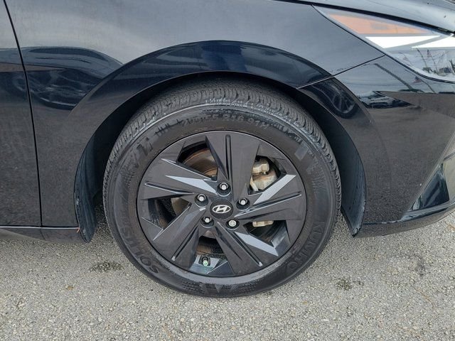 Certified Used 2023 Black Hyundai SEL image 5