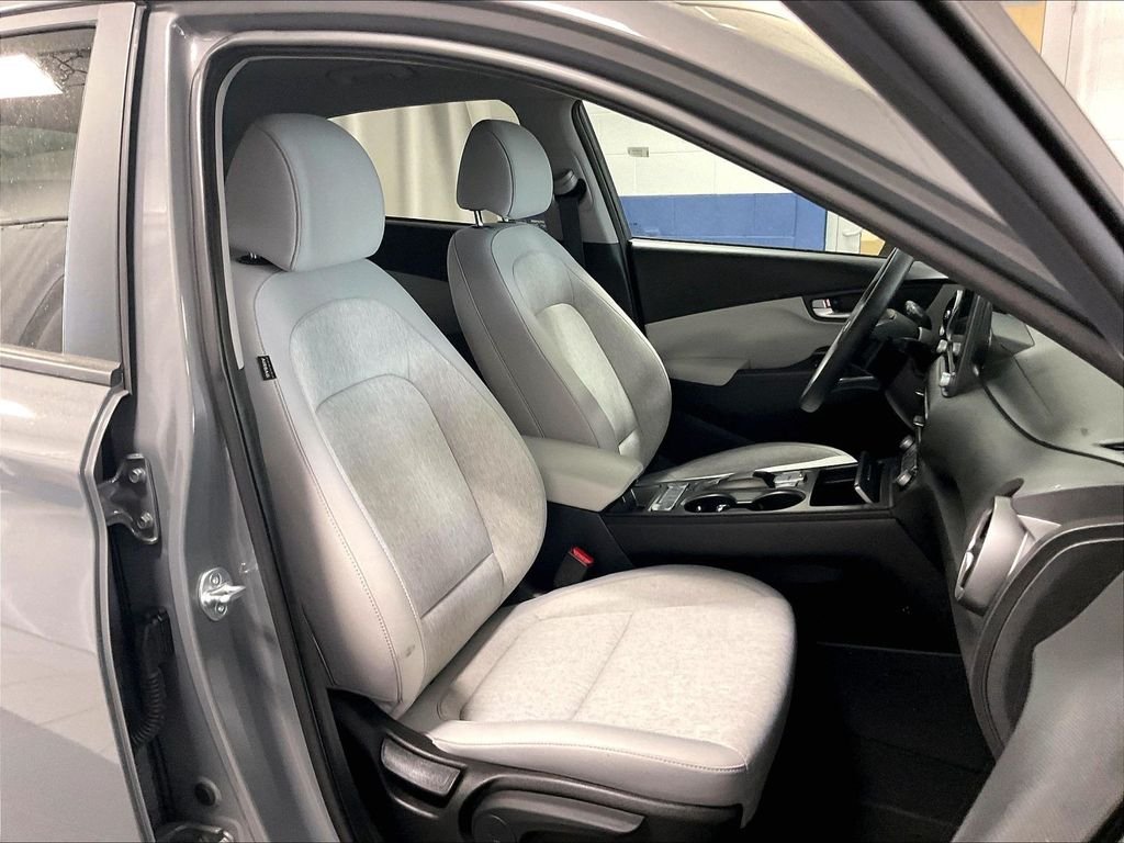 Used 2023 Gray Hyundai SE image 11