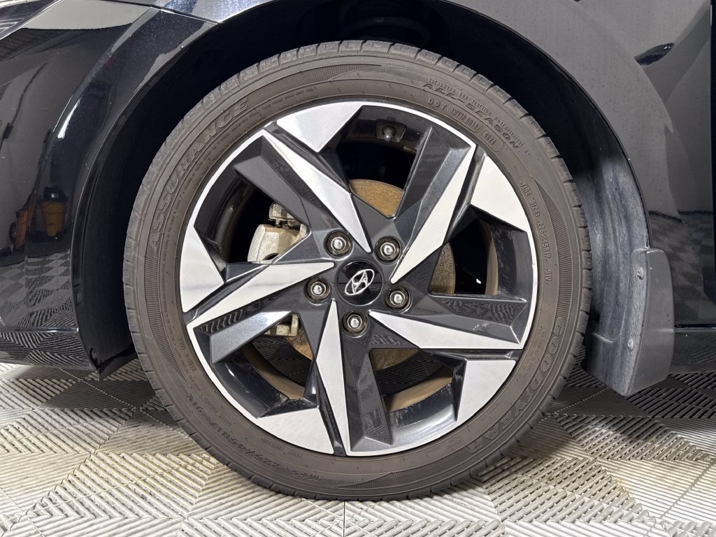 Used 2022 Black Hyundai SEL image 23