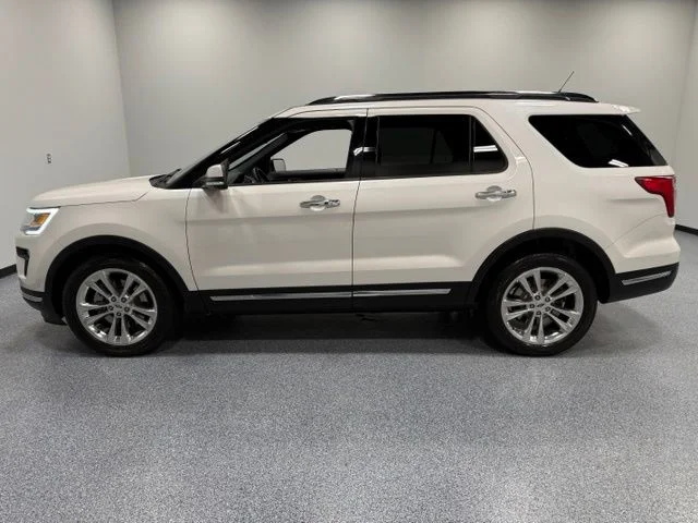 Used 2018 White Ford Limited image 6