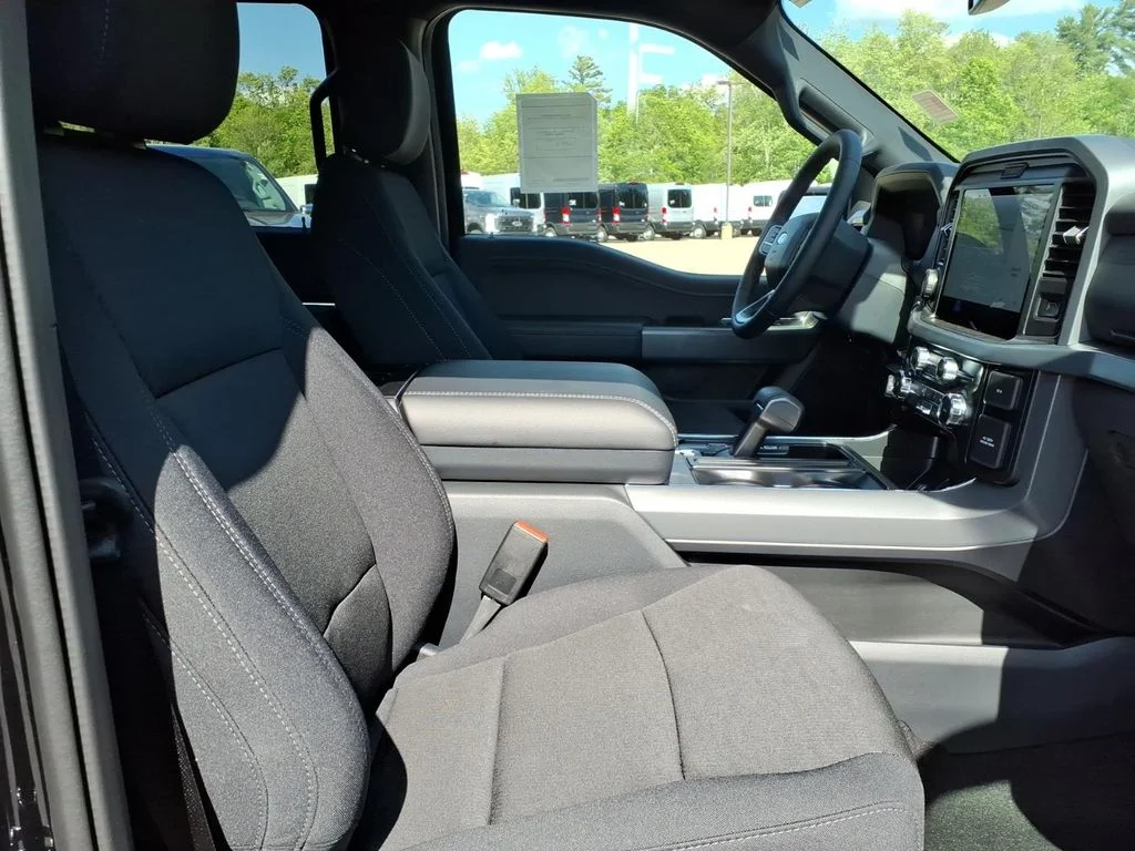 New 2026 Agate Black Metallic Ford XLT image 11