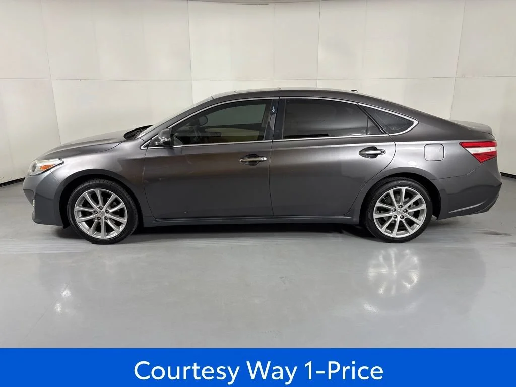 Used 2015 Gray Toyota XLE Touring image 7