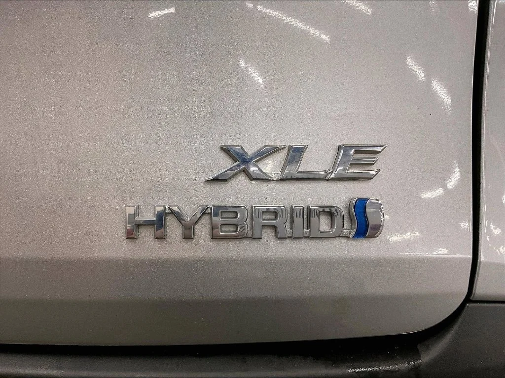 Used 2023 Silver Toyota XLE image 11