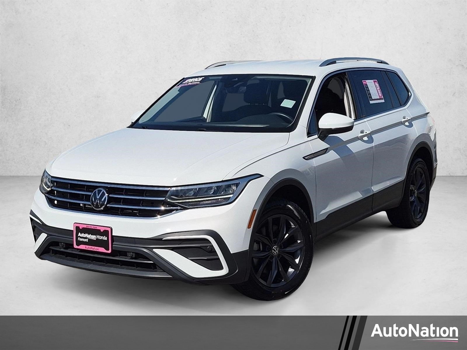 Used 2024 White Volkswagen SE image 1