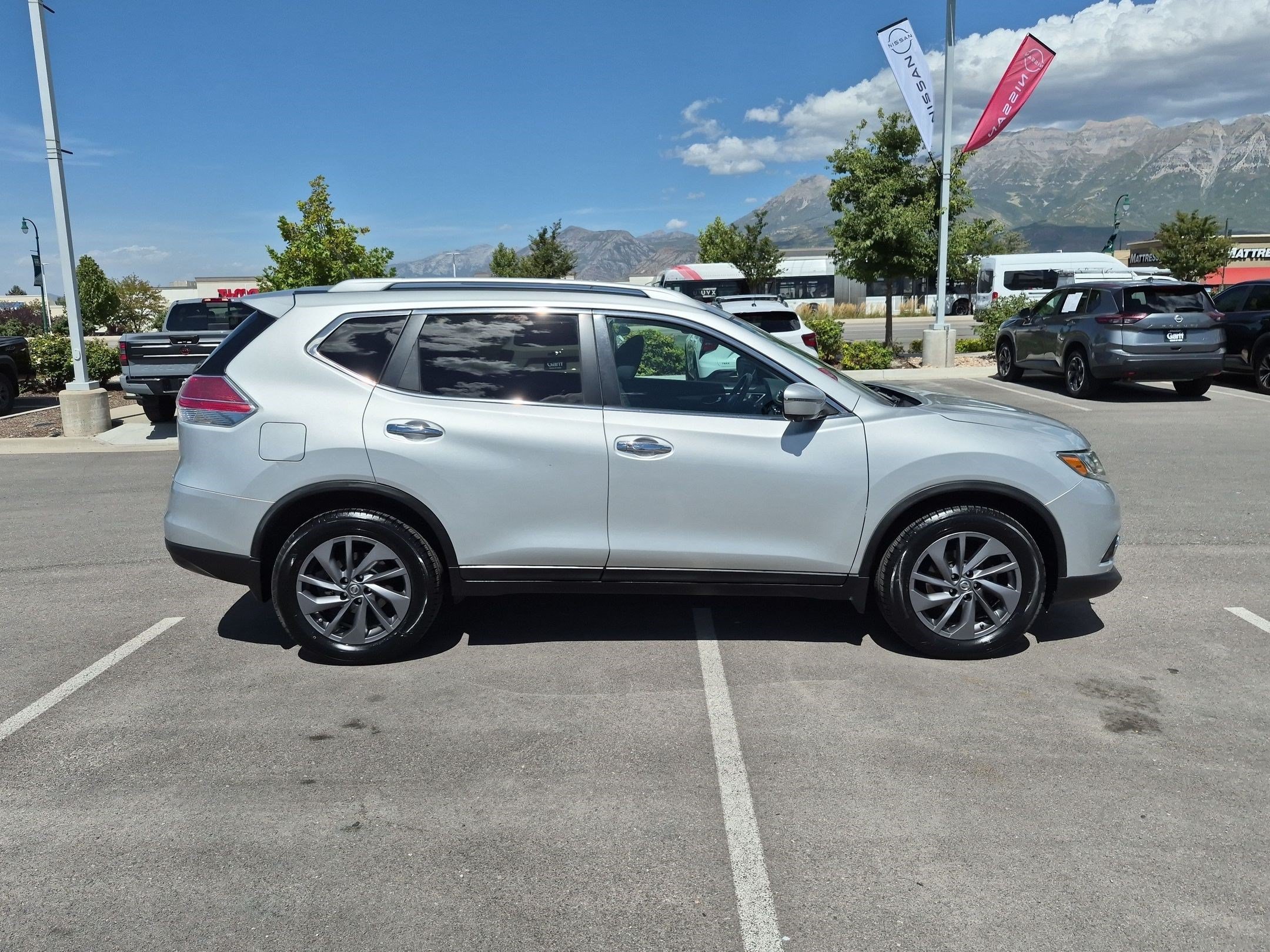 Used 2016 Nissan Rogue SL with VIN 5N1AT2MV3GC770078 for sale in Orem, UT