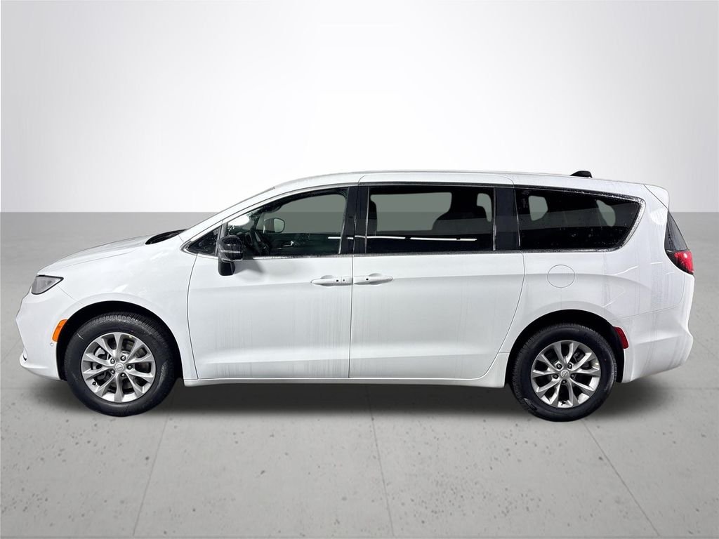 New 2026 Bright White Clear-Coat Exterior Paint Chrysler Select image 9