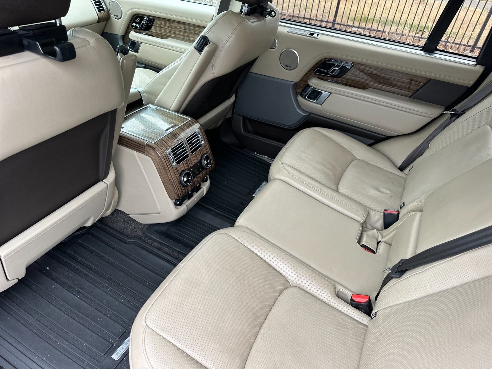 Used 2018  Land Rover 5.0L V8 Supercharged image 11