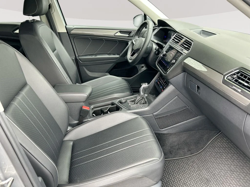 Used 2022 Silver Volkswagen 2.0T SE image 30