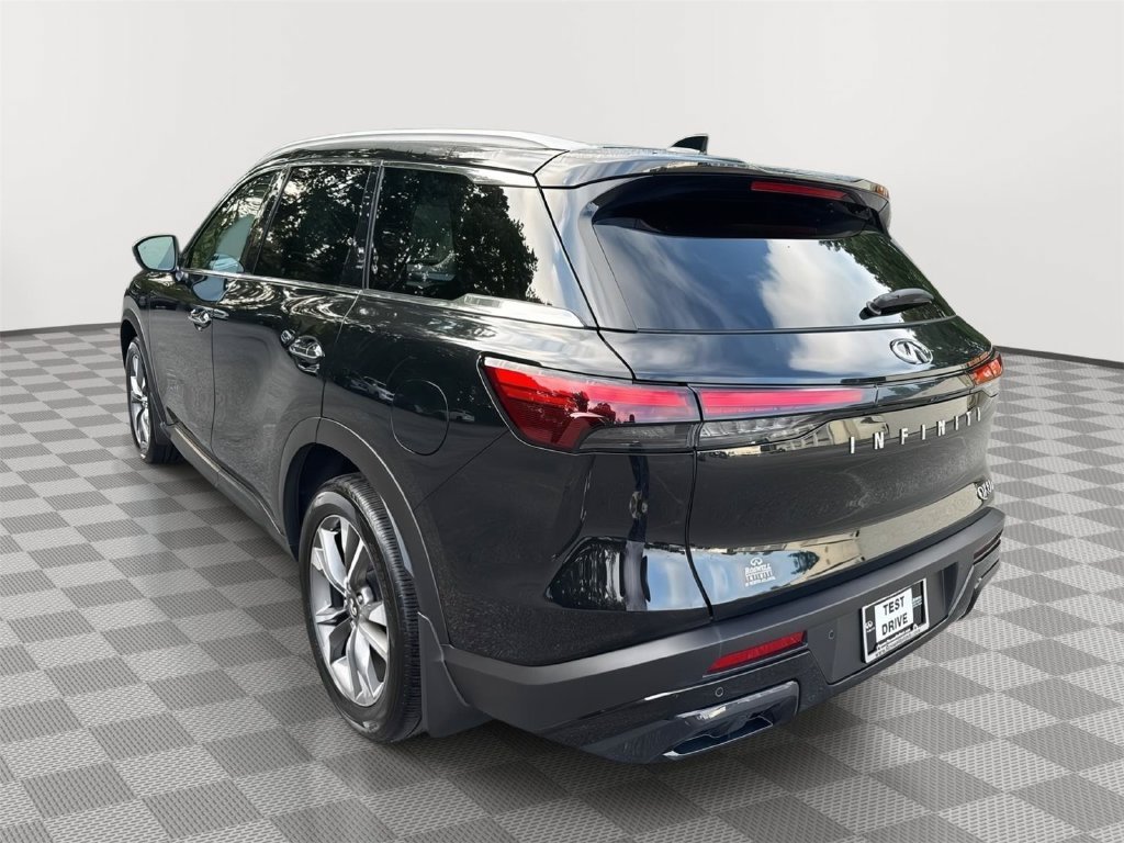 Used 2025 Black INFINITI LUXE image 8
