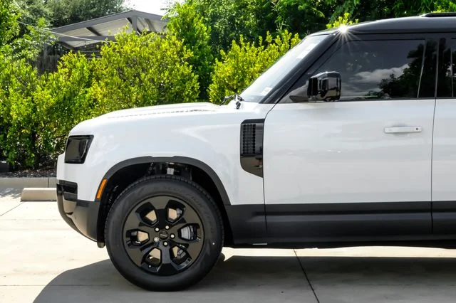 New 2026 Fuji White Land Rover S image 16