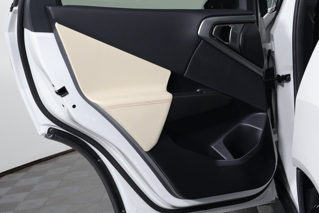 Certified Used 2026 Mineral White Metallic BMW 30 xDrive image 13