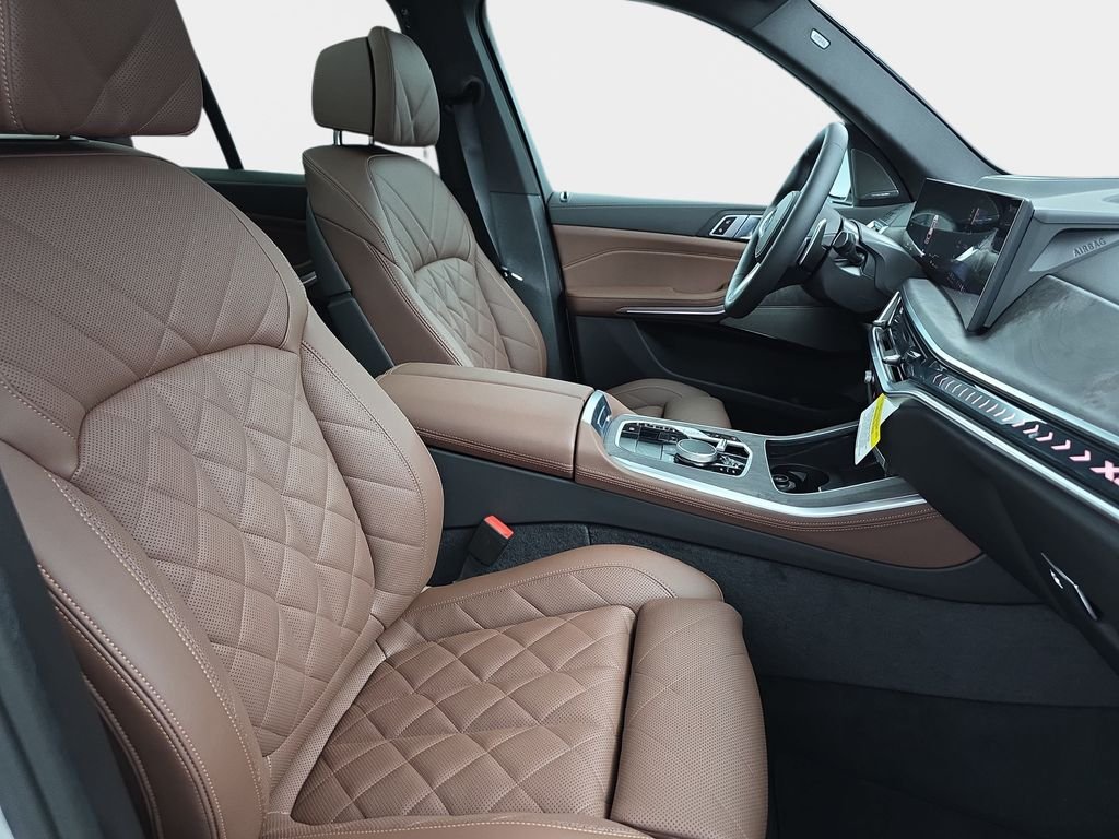 New 2026 Mineral White Metallic BMW xDrive40i image 9
