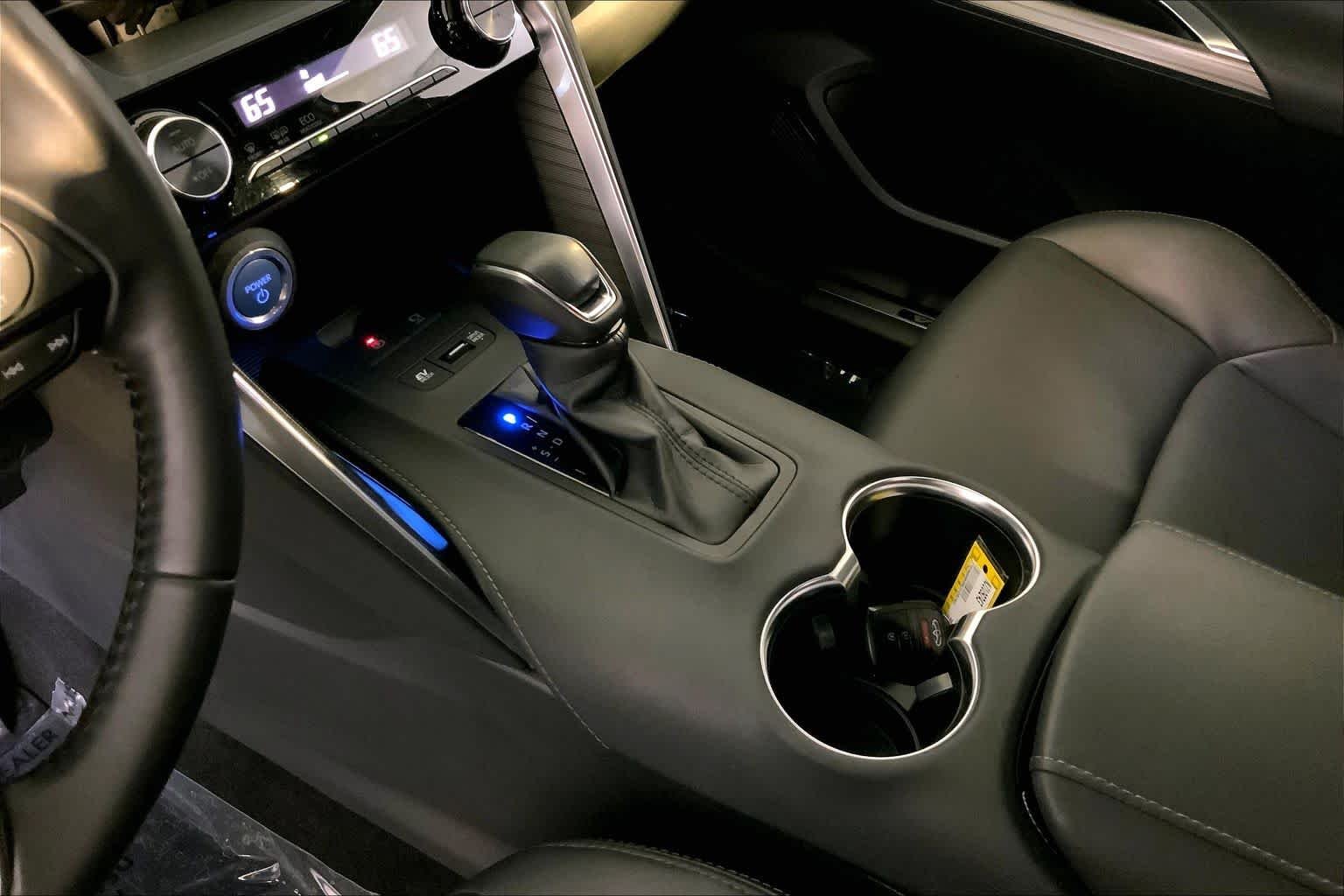Used 2022 Titanium Glow Toyota XLE image 17
