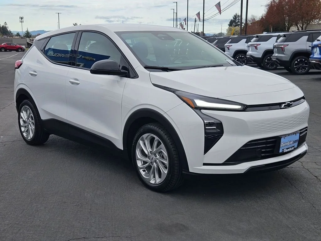 New 2027 Summit White Chevrolet LT image 8