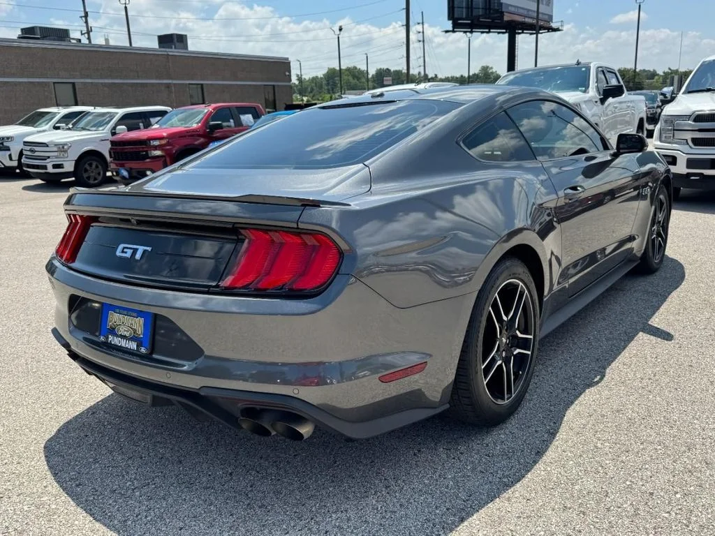 Used 2019 Magnetic Metallic Ford GT Premium image 3