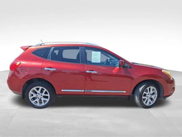 Used 2013 Red Nissan SL image 8