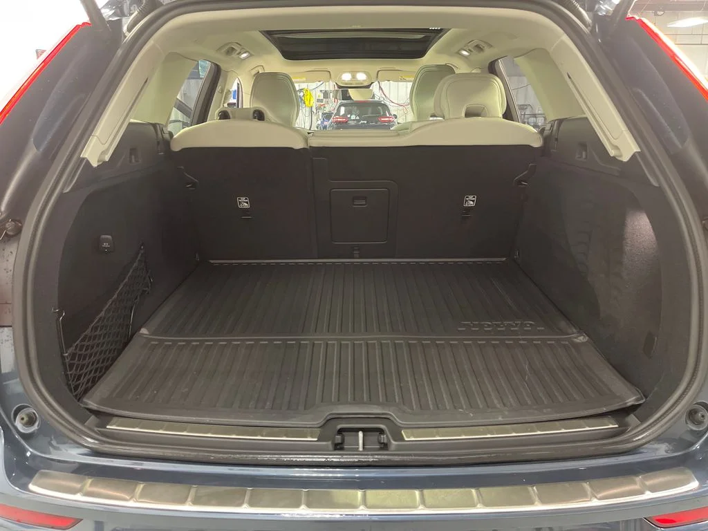 Certified Used 2025 Blue Volvo T8 Plus image 28