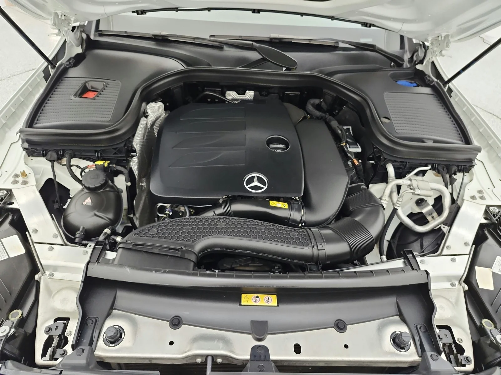 Used 2020 Polar White Mercedes-Benz GLC 300 image 17