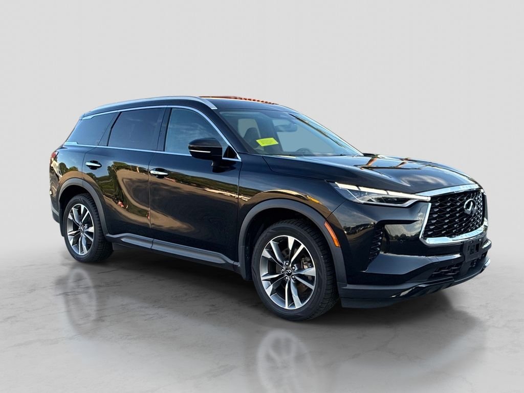 Used 2023 Black INFINITI LUXE image 3