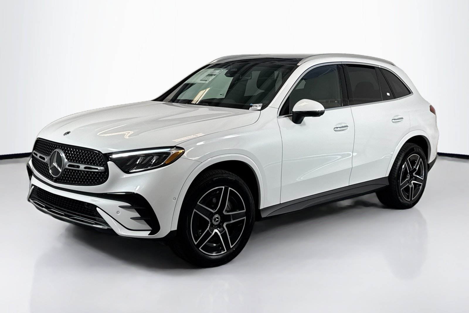 New 2026 MANUFAKTUR Moonlight White Metallic Mercedes-Benz GLC 300 image 1