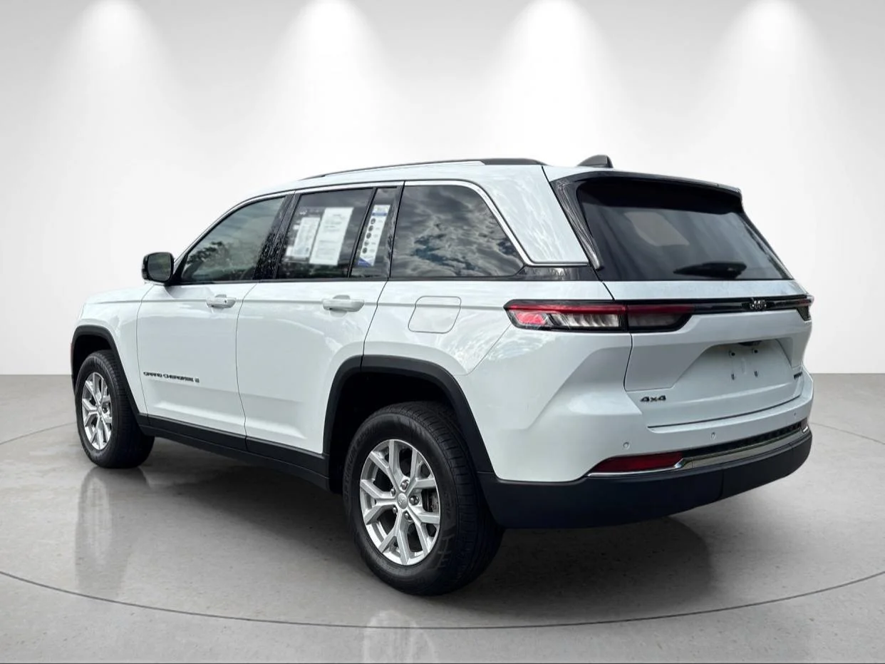 Used 2023 Bright White Clearcoat Jeep Limited image 3