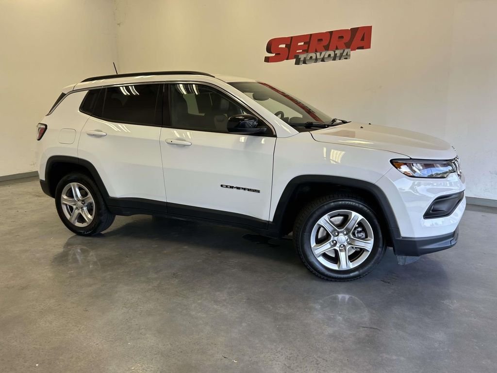Used 2024 White Jeep Latitude image 2