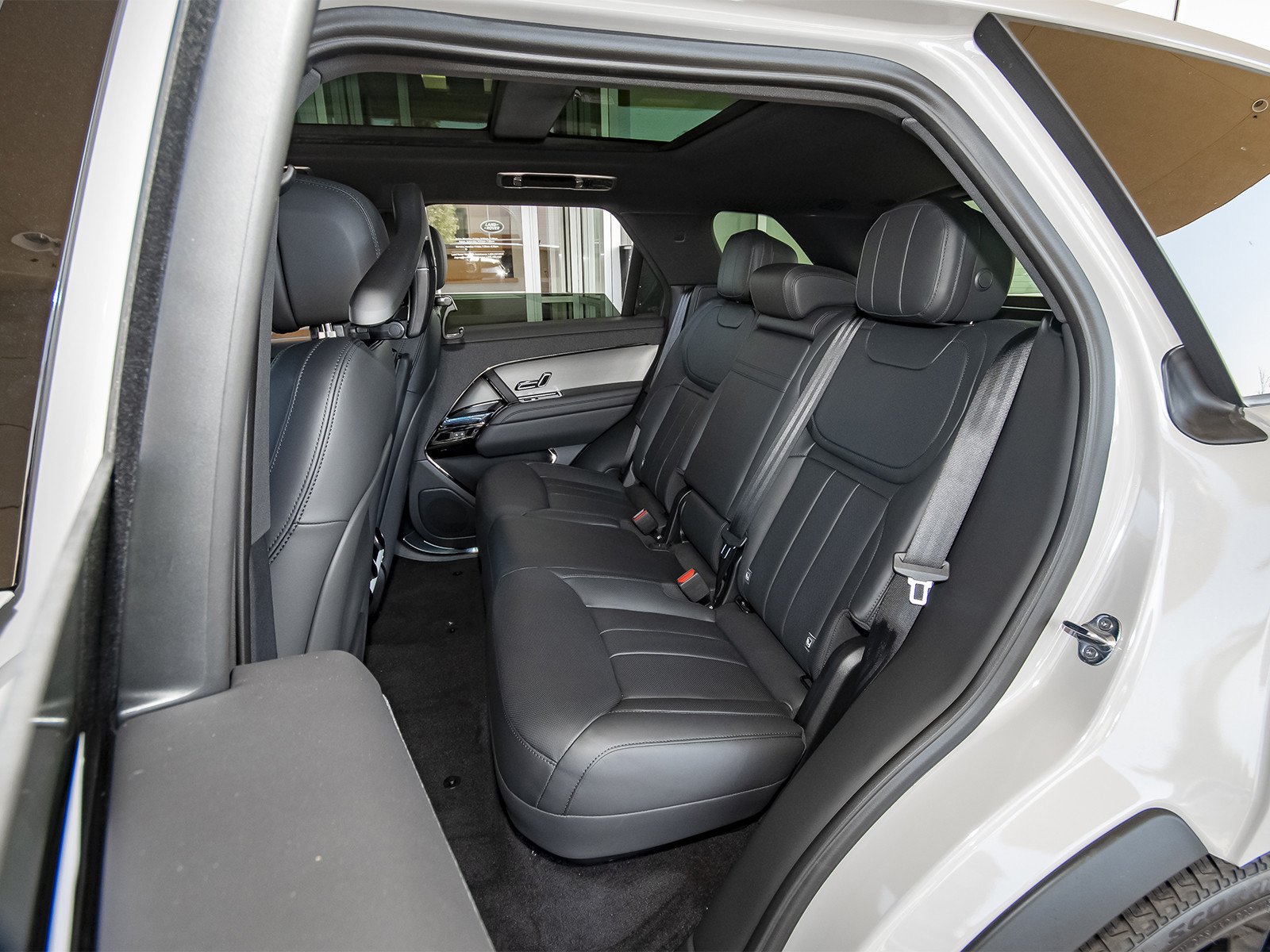 New 2026 Borasco Grey Land Rover SE image 44