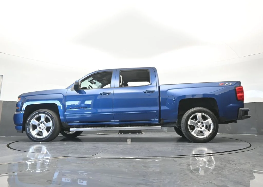 Used 2016 Deep Ocean Blue Metallic Chevrolet LT image 43