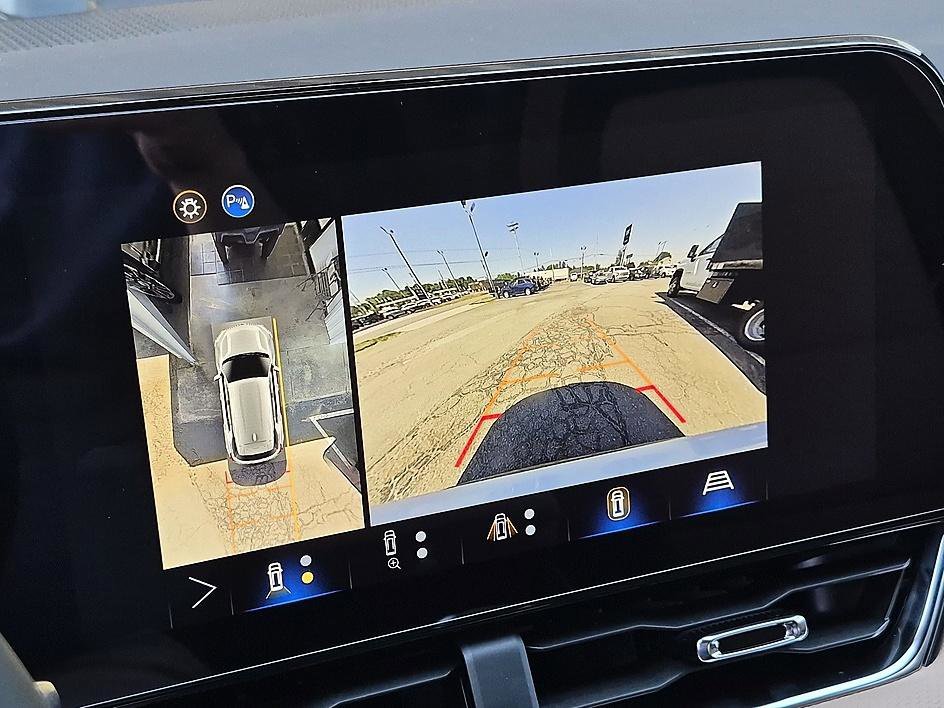 New 2026 Polar White Tricoat Chevrolet ACTIV image 25