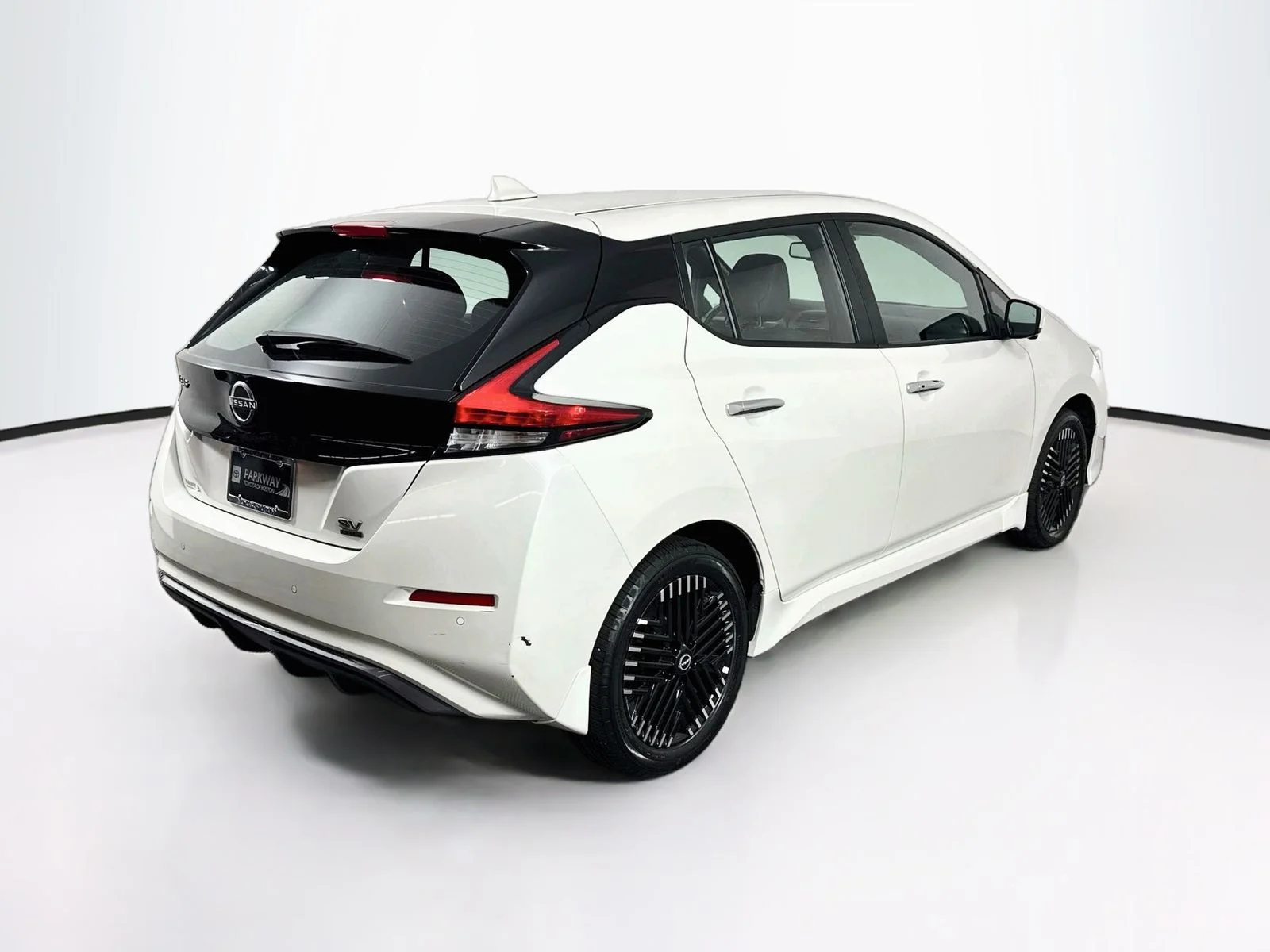 Used 2023 White Nissan SV Plus image 7