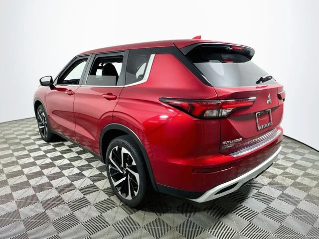 Certified Used 2024 Red Mitsubishi SE Black Edition image 5