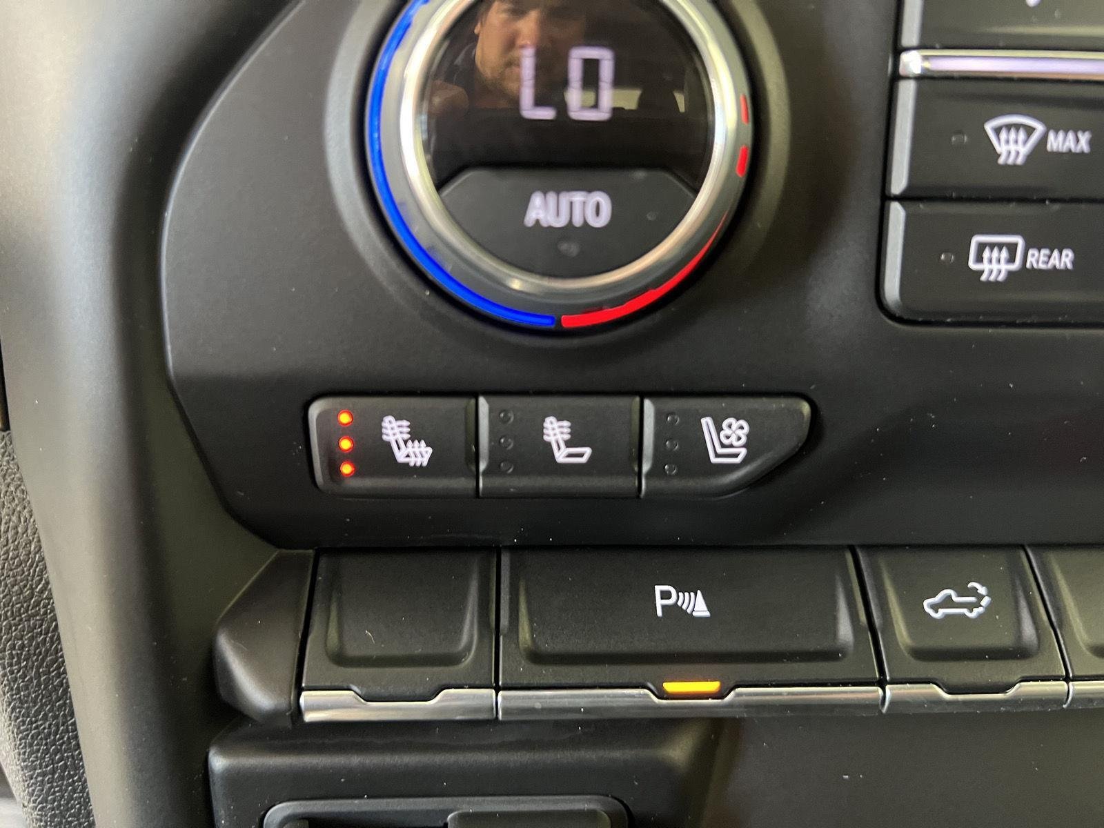 Used 2021 Pearl Chevrolet High Country image 18
