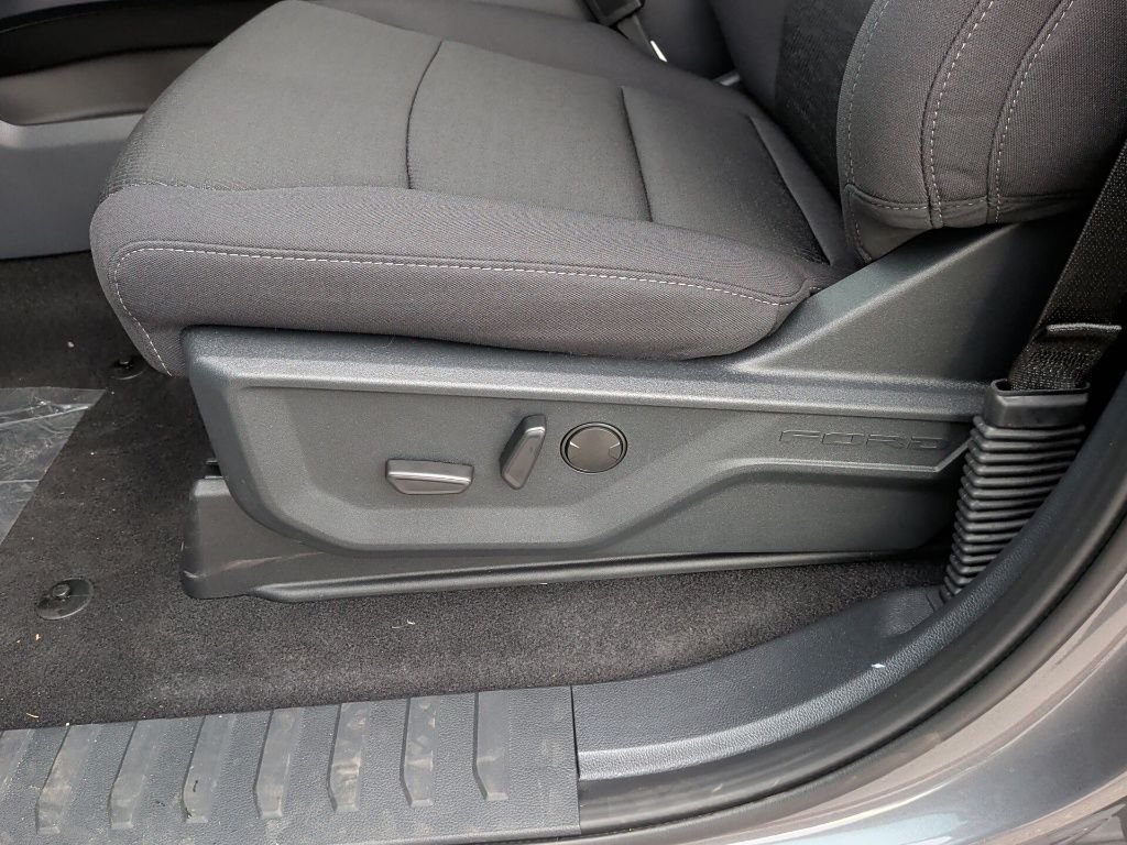 New 2026 Carbonized Gray Metallic Ford XLT image 13