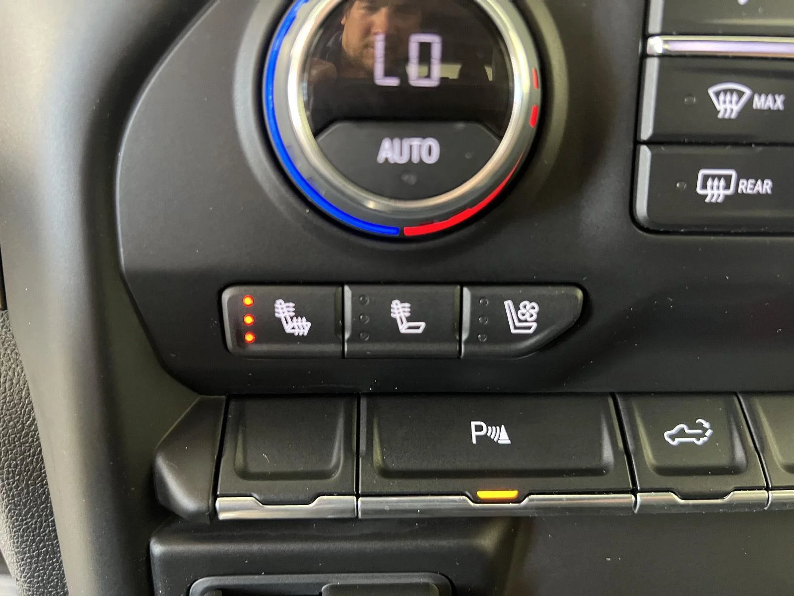 Used 2021 Pearl Chevrolet High Country image 18