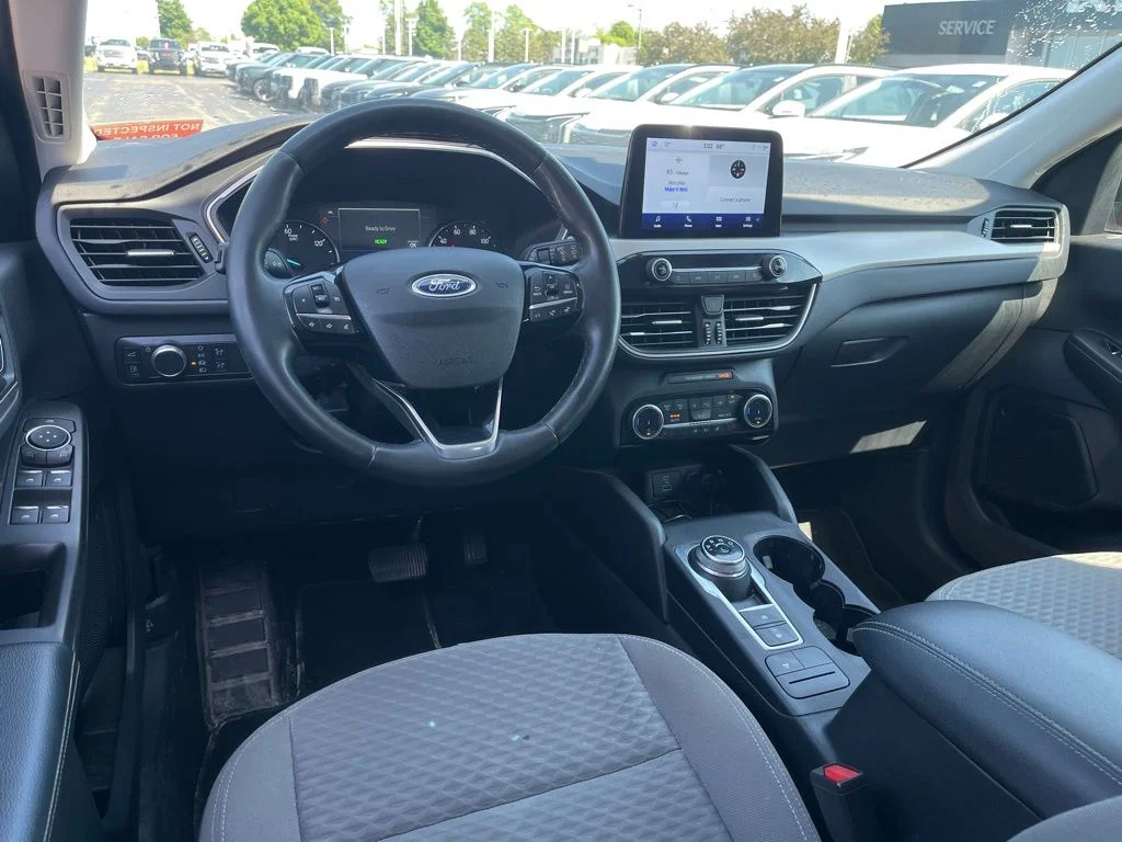 Used 2022 Rapid Red Metallic Tinted Clearcoat Ford SE image 12