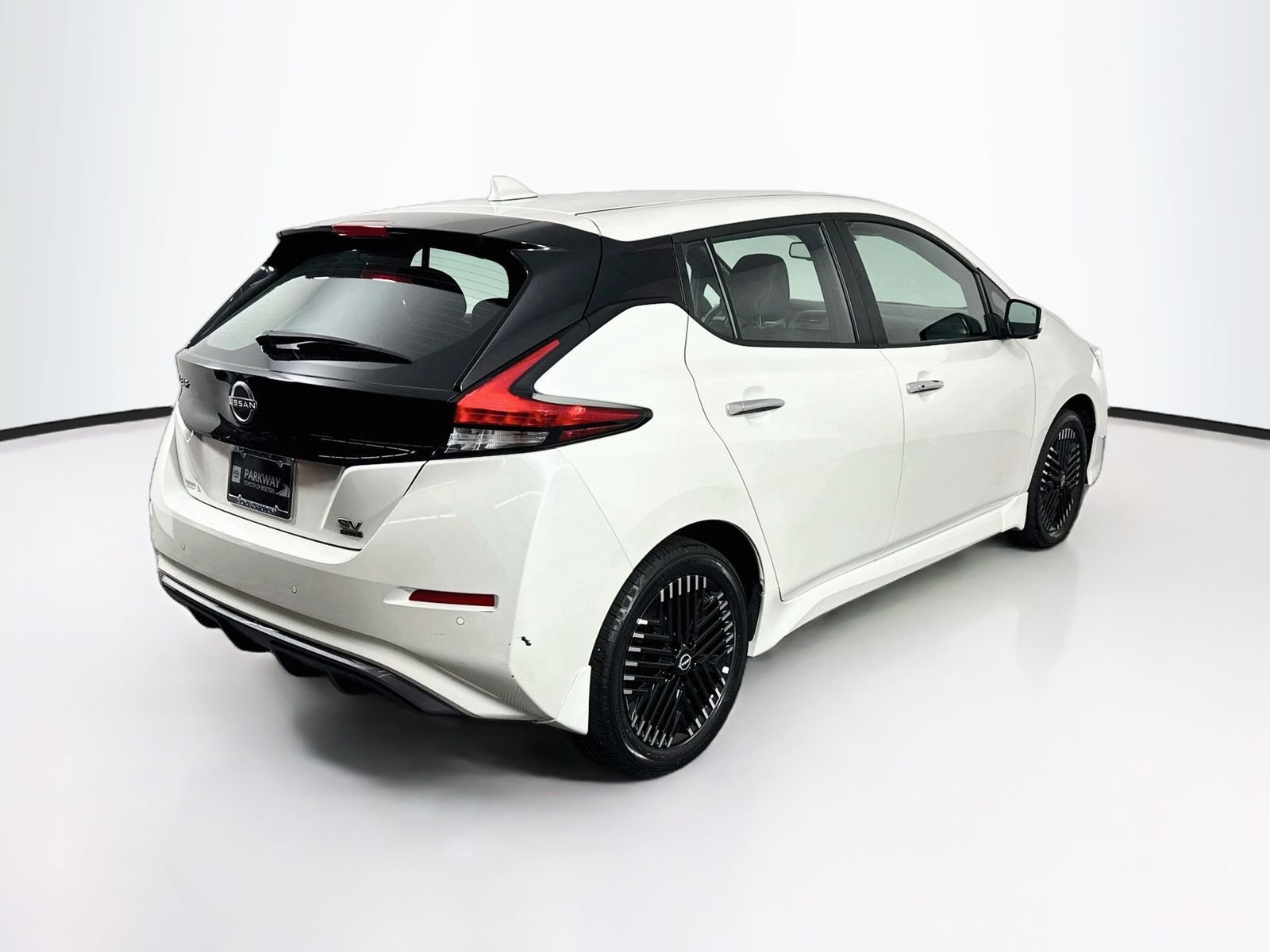 Used 2023 White Nissan SV Plus image 7