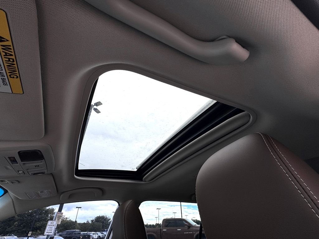 Used 2018 White Subaru 2.5i image 22