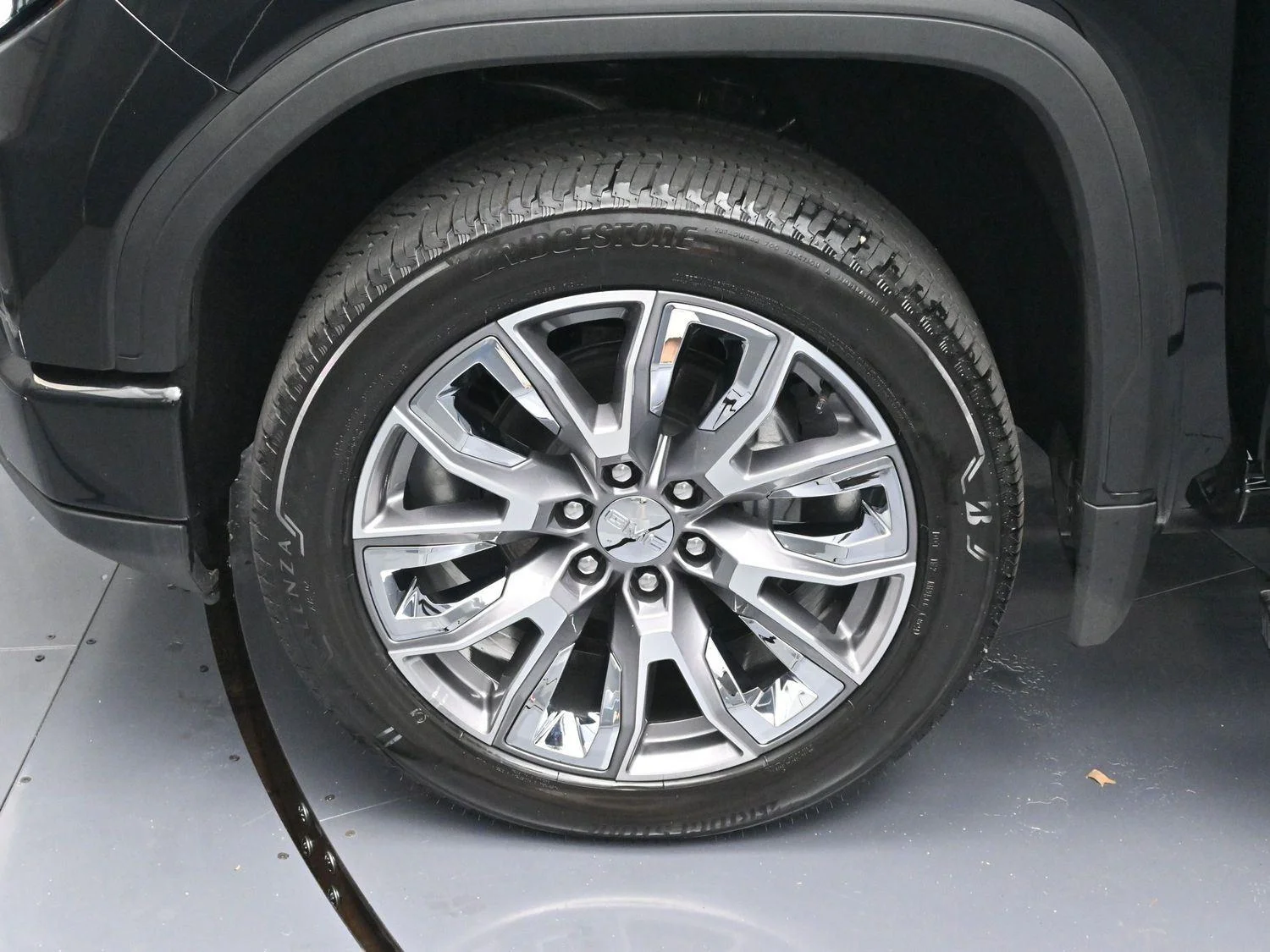Used 2025 Onyx Black GMC Denali image 32