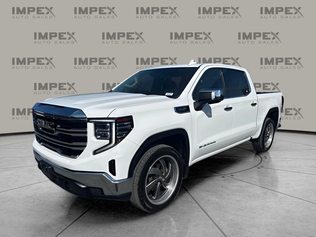 Used 2024 White GMC SLT image 1