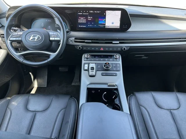 Used 2025 White Hyundai SEL image 17