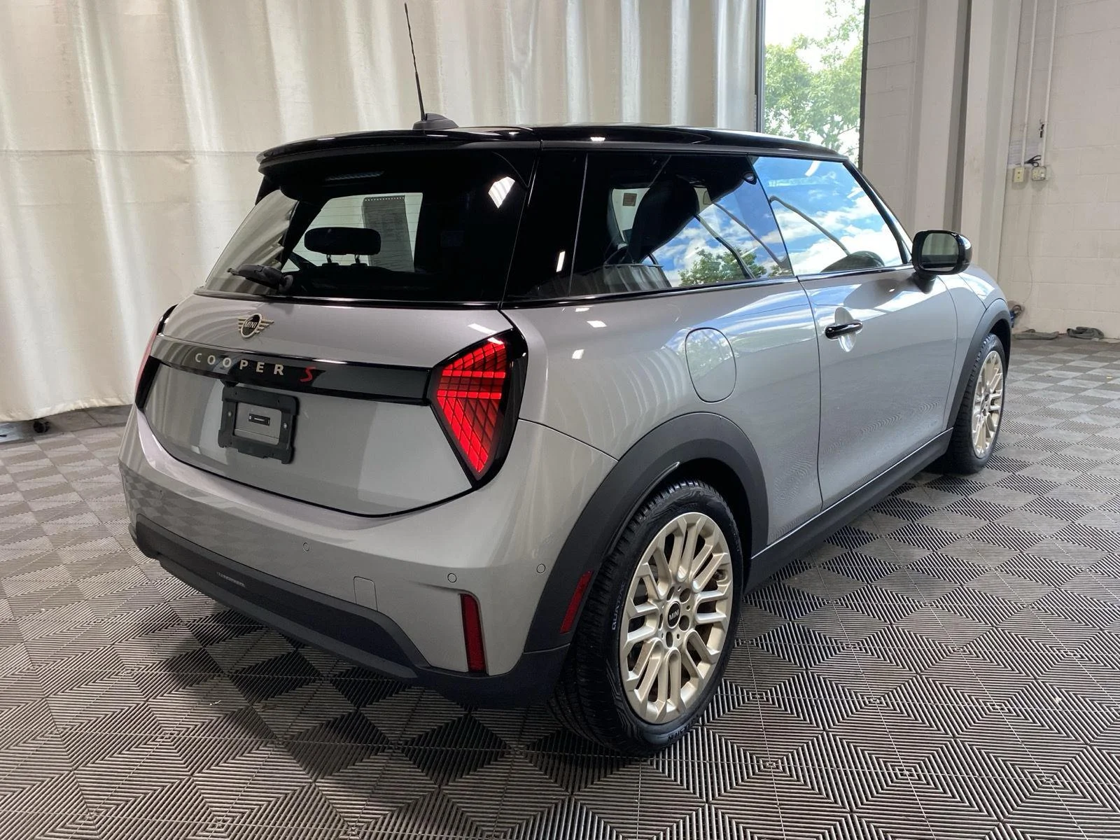 Used 2025 Melting Silver III Metallic MINI Cooper S image 14