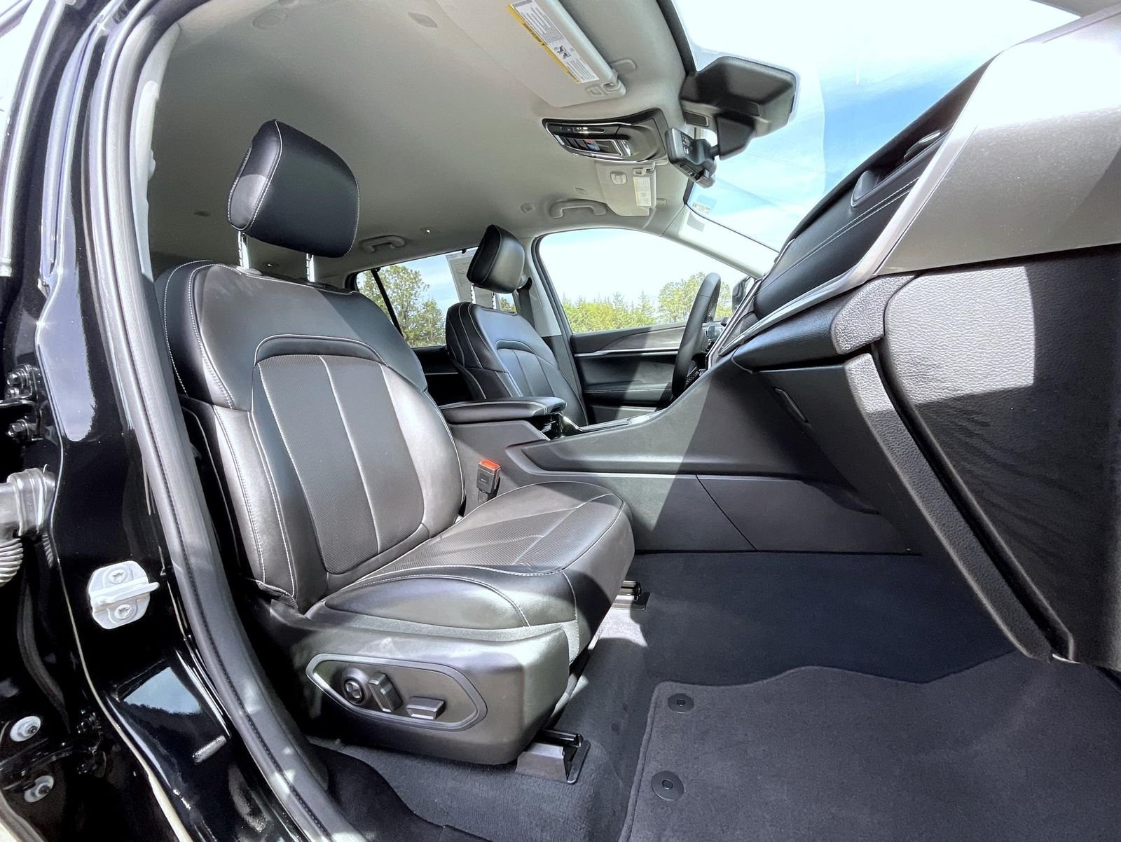 Used 2023 Black Jeep Limited image 16