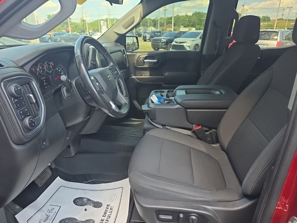 Used 2022 Red Chevrolet RST image 9