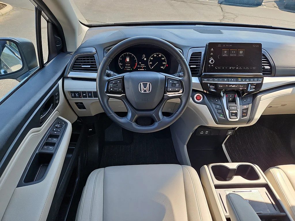 Certified Used 2025 Solar Silver Metallic Honda EX-L image 10