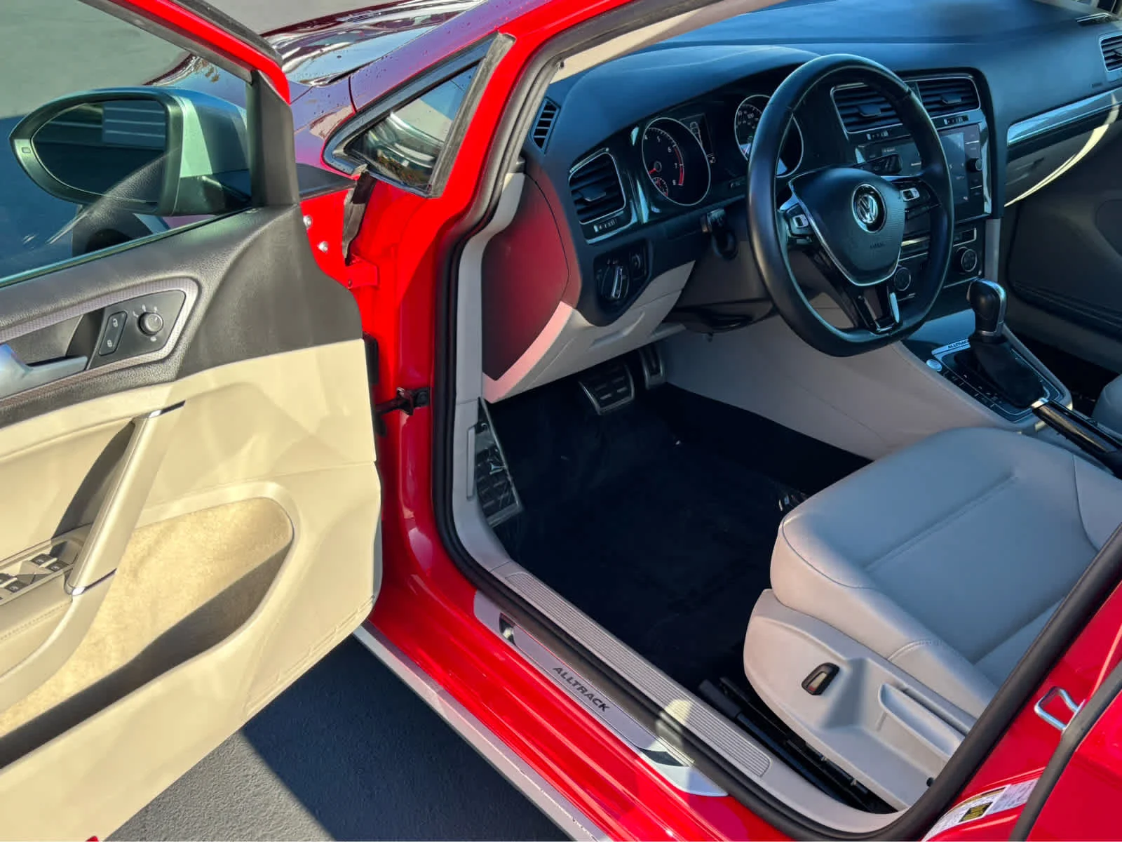 Used 2018 Tornado Red Volkswagen SE image 14