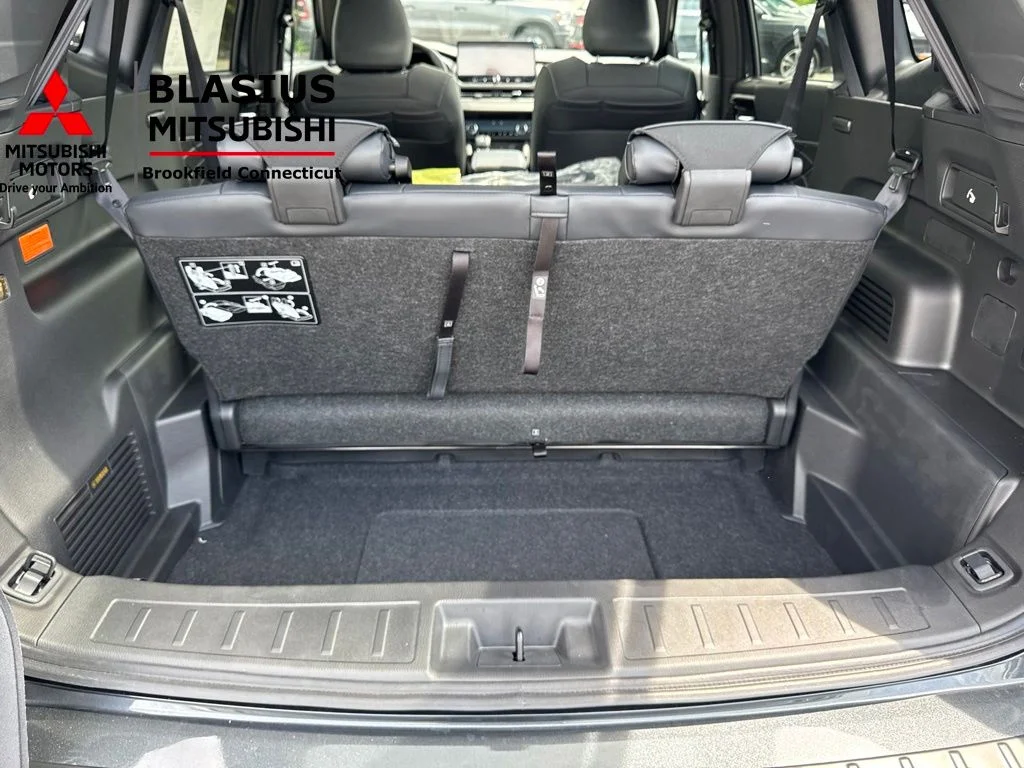 New 2026 Gray Mitsubishi SEL image 51